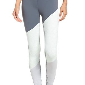 Zella Yolo High Waist Leggings NWT
Size L 🧘‍♀️